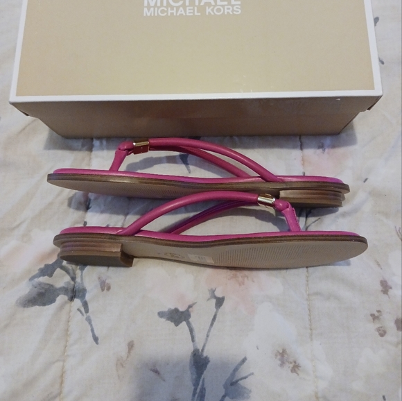 Michael Kors Annie Thong Sandals - Picture 5 of 14